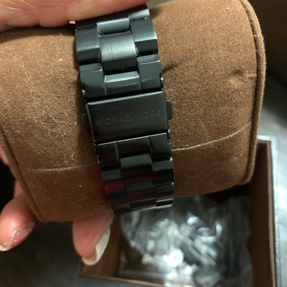 Men’s Micheal Kors watch - Picture 2 of 3